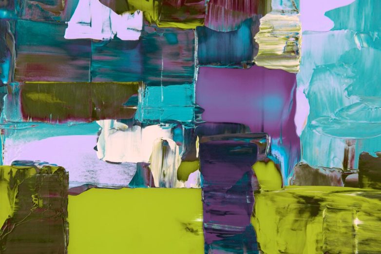 Что повесить над кроватью