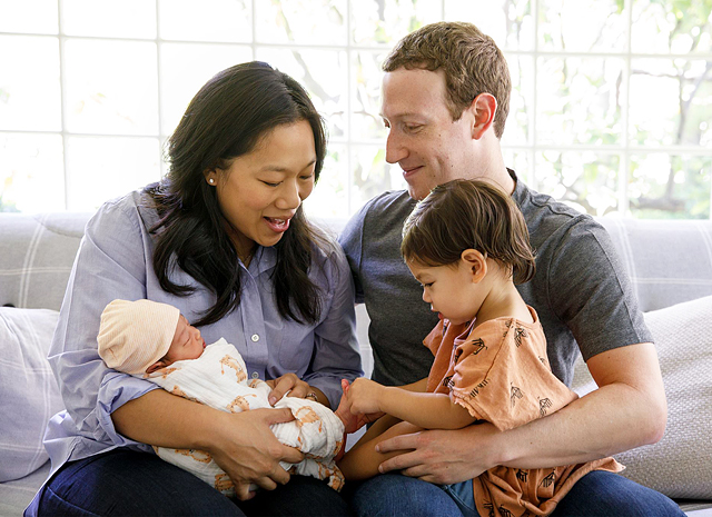 Марк Цукерберг и Присцилла Чан с дочерьми Макс и новорожденной Августой 
