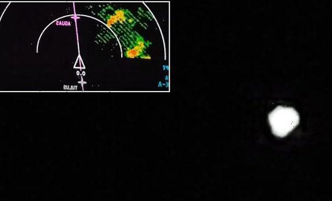 Пилот Боинга-737 выполнял ночной полет и увидел рядом с бортом пульсирующий шар. Видео объект, тандеме, Боинга, судна, капитан, пилоты, «блестящий, предоставили, Национальному, центру, авиационной, отчетности, аномальным, явлениям, NARCAP, описание, явления, провести, капитаном, звучит