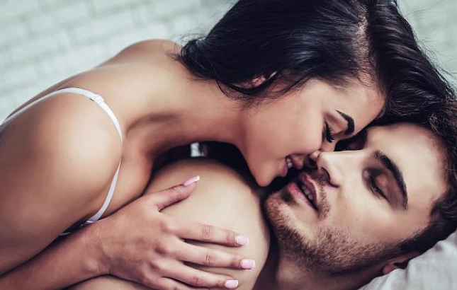 Расположить партнера к близости можно и без кнопки