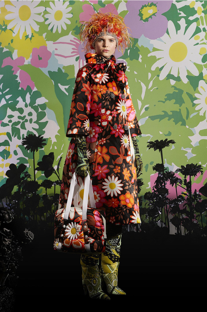 Ноу-хау в мире моды: платья из пуховиков Ноу-хау в мире моды: платья из пуховиков дизайнеры,мода,мода и красота,модные тенденции