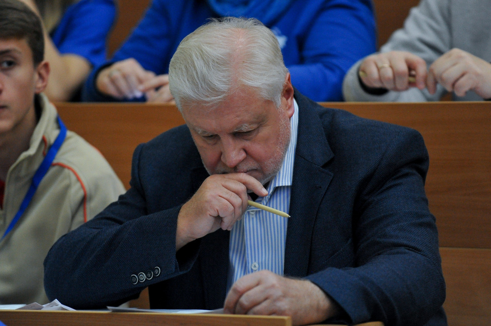 Миронов предлагает смягчить наказание для тех, кто убивает педофилов