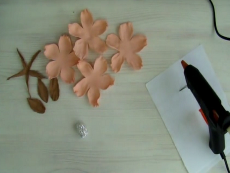 Нежная роза из фоамирана Нежная роза из фоамирана рукоделие