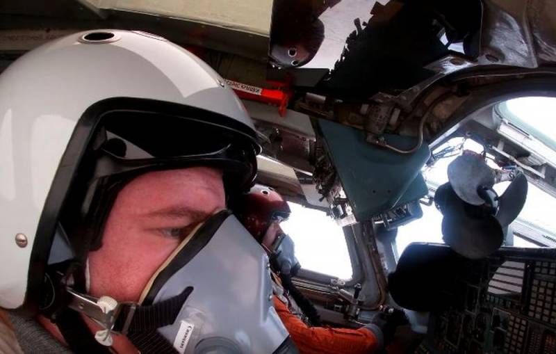 Российские летчики засняли, как Су-35 отгоняет шведский «Грипен» от Ту-160