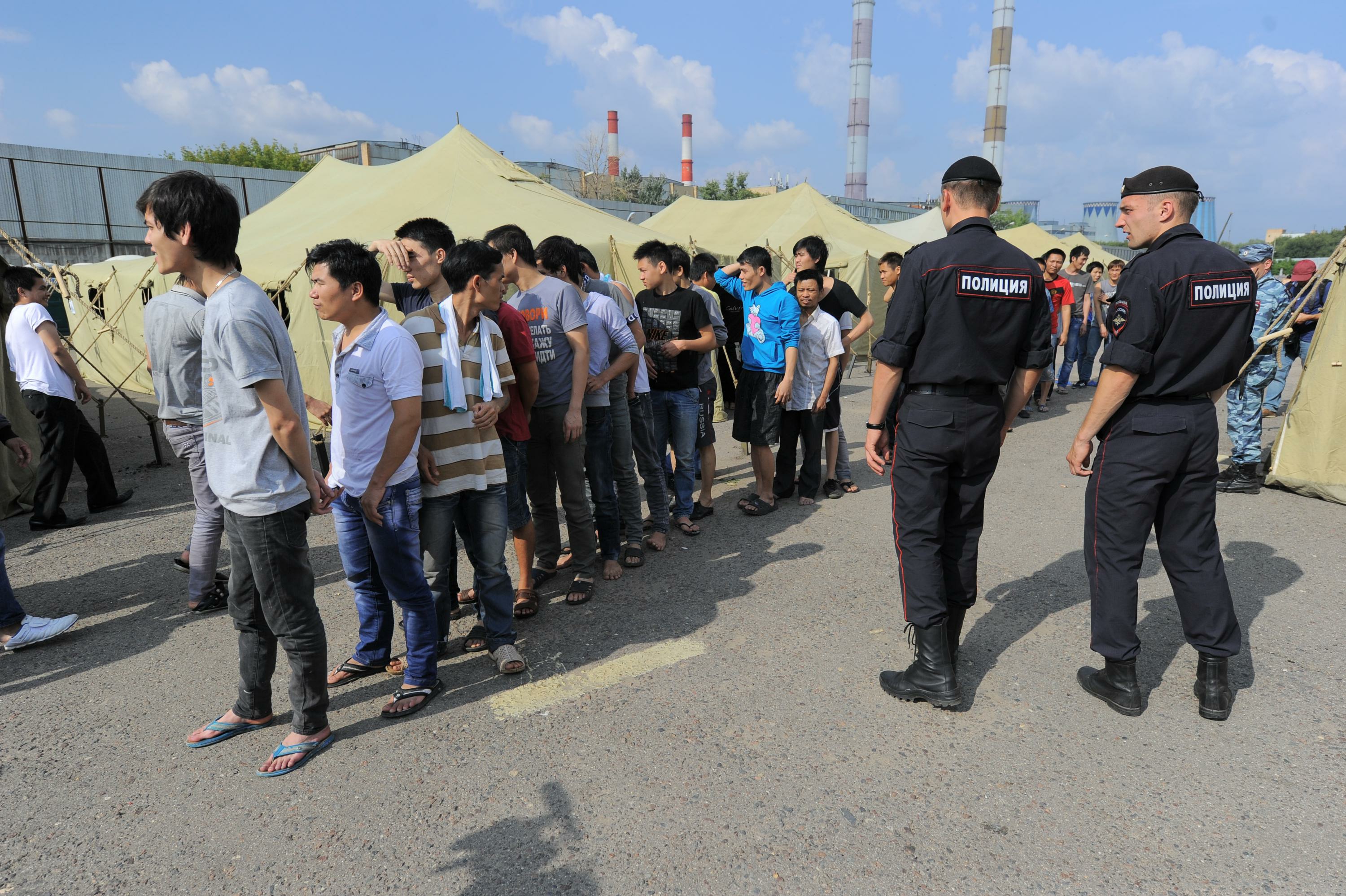 Таджиков выдворят из россии после теракта. Полиция задерживает мигрантов. Преступность мигрантов. Киргизы в России.