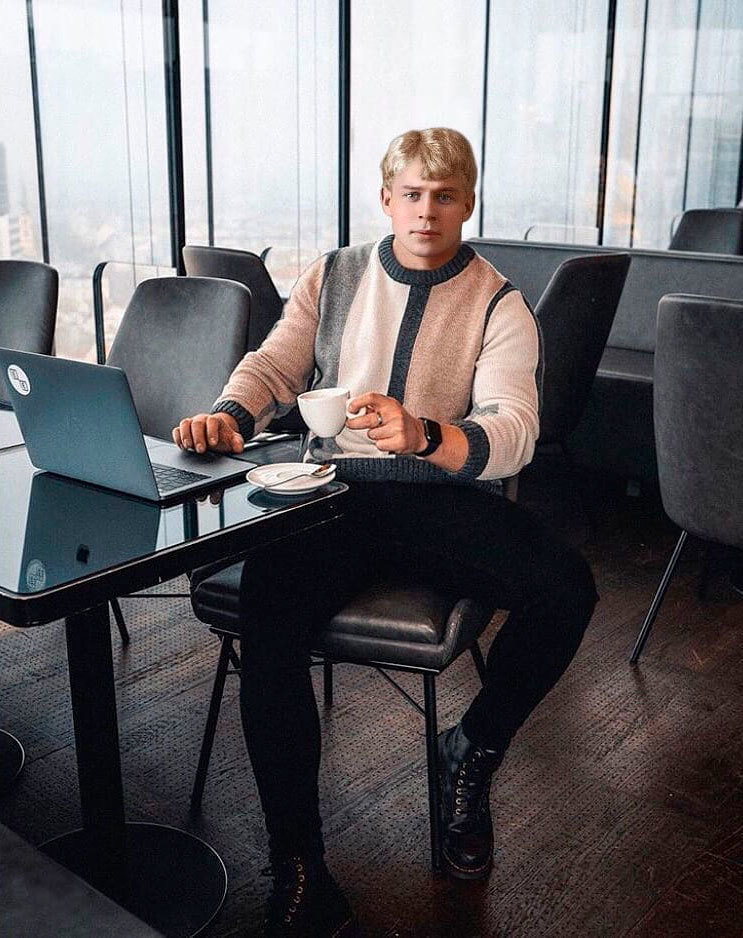 Русский поэт Серебряного века Сергей Есенин стал звездой Инстаграма Русский поэт Серебряного века Сергей Есенин стал звездой Инстаграма