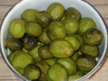 Процесс приготовления варенья из зеленых грецких орехов