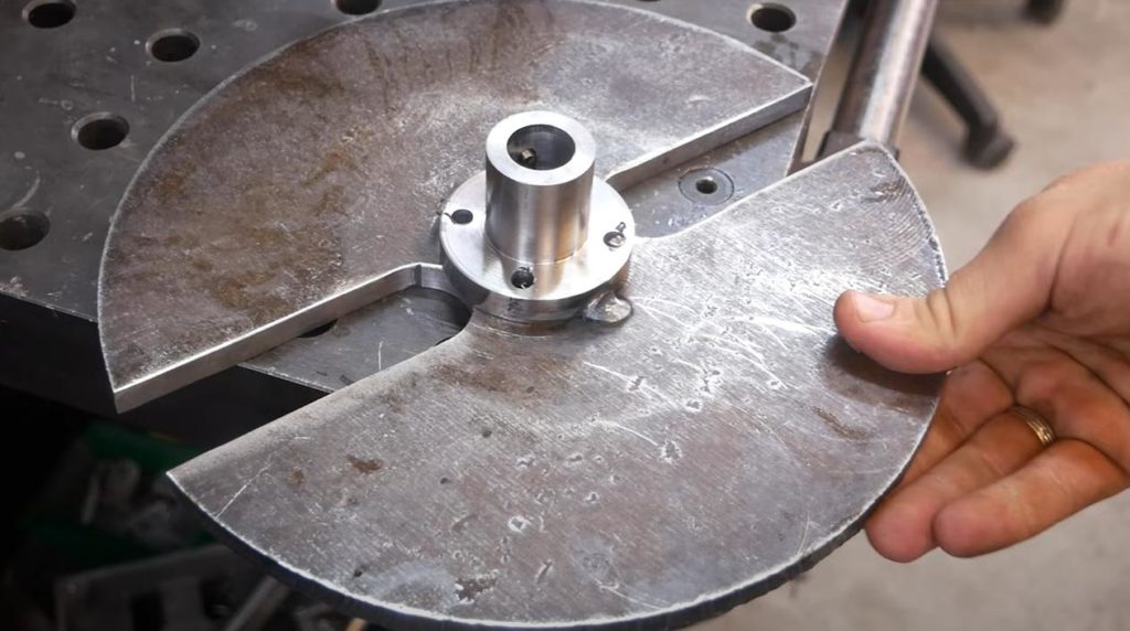 Самодельный измельчитель веток на базе бензинового двигателя