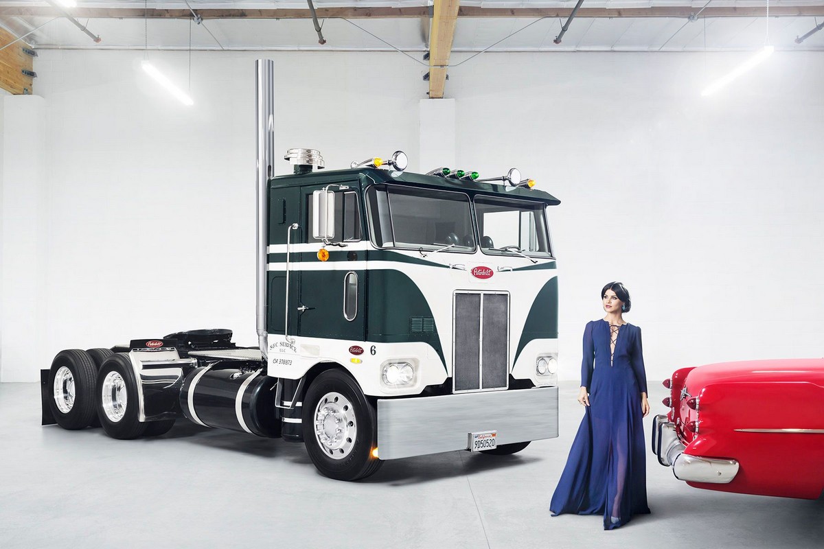 Девушки и тягачи Peterbilt Девушки и тягачи Peterbilt