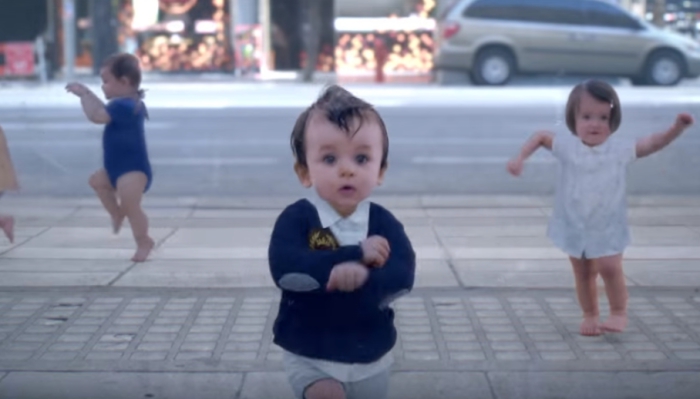 Видео с танцующими малышами покорило Интернет