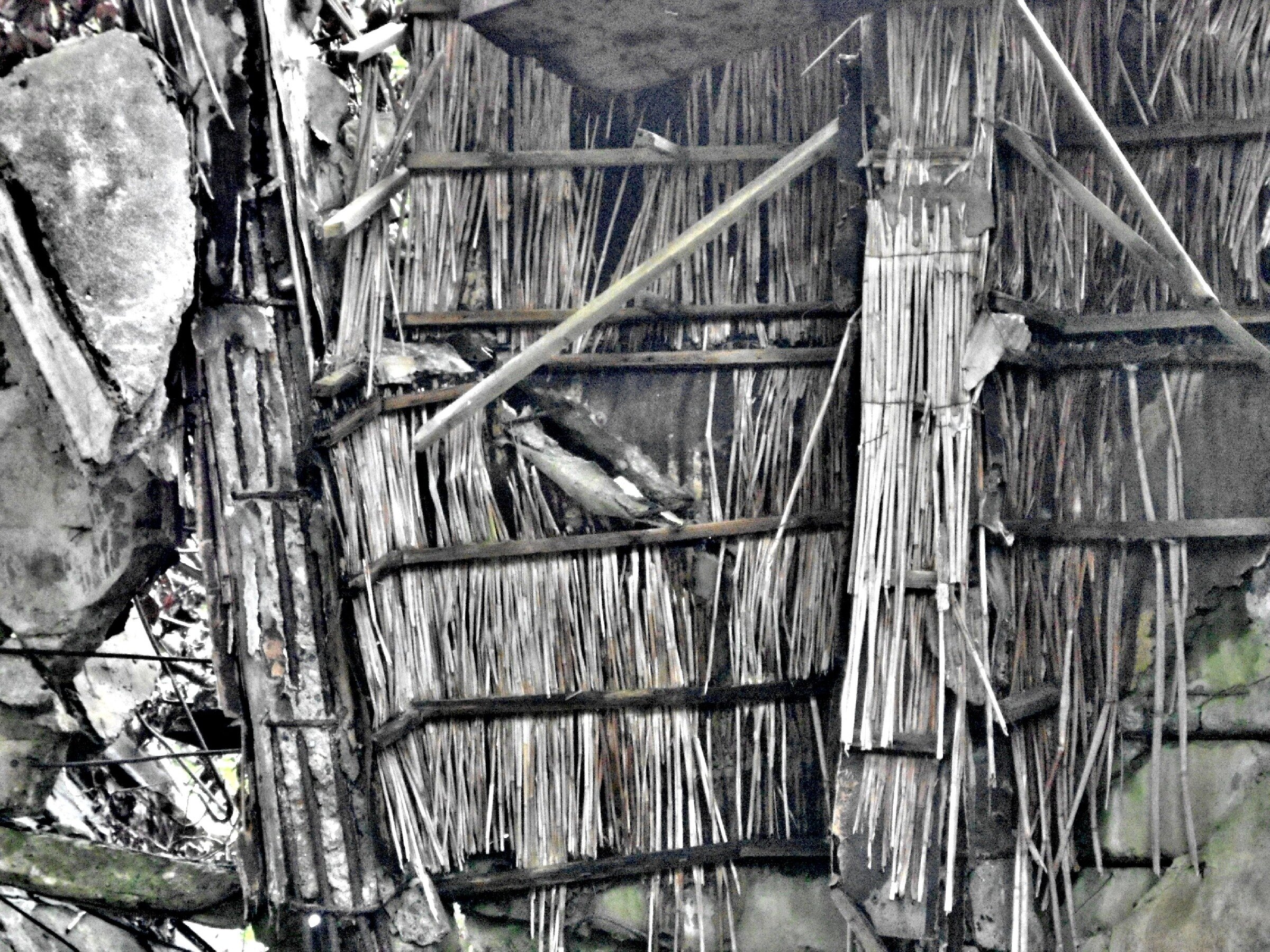 Заброшенный немецкий аэродром Люфтваффе "Нойтиф". Ангар 6 Заброшенный немецкий аэродром Люфтваффе "Нойтиф". Ангар 6