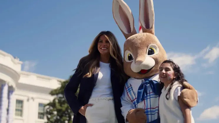 Большой кролик, разноцветные яйца и детские рисунки: как Дональд и Мелания Трамп отметили Пасху Трамп, ТрампМелания, Дональд, Мелания, президент, ТрампДональд, мероприятия, Белого, детьмиМелания, приняли, участие, сорока, праздника, оформление, тысяч, журналистами, около, подготовили, важной, пообщаться