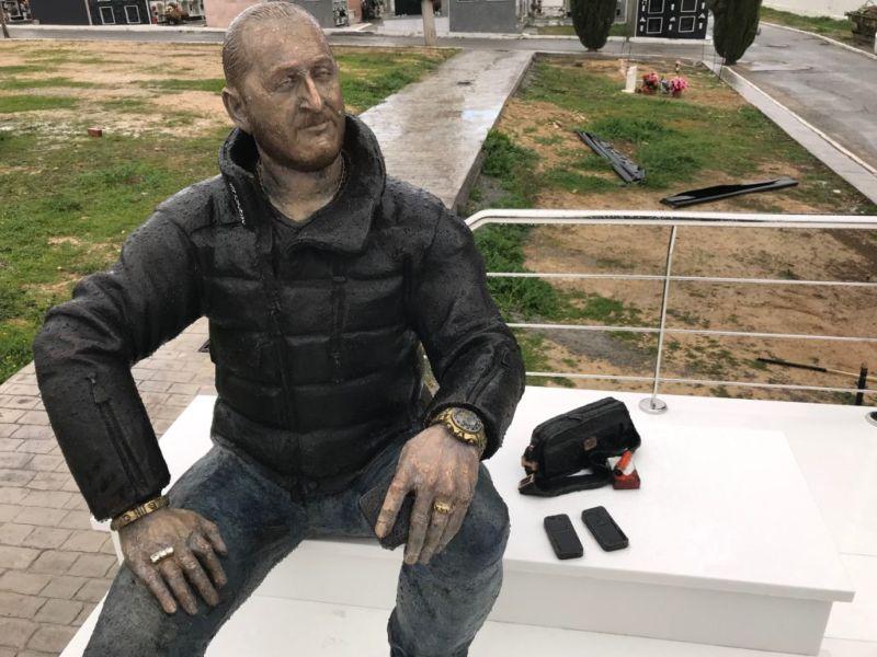 Памятник великому автоугонщику Памятник великому автоугонщику авто и мото,автоновости