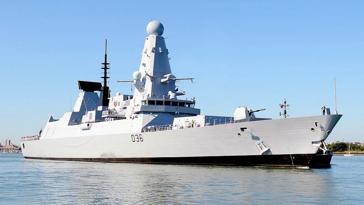 Французы возмутились появлением эсминца Defender ВМС Британии у берегов Крыма