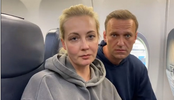 Навальный вылетел в Москву, не заходя в здание берлинского аэропорта