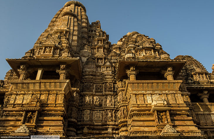 Внешний вид храма Кандарья-Махадева