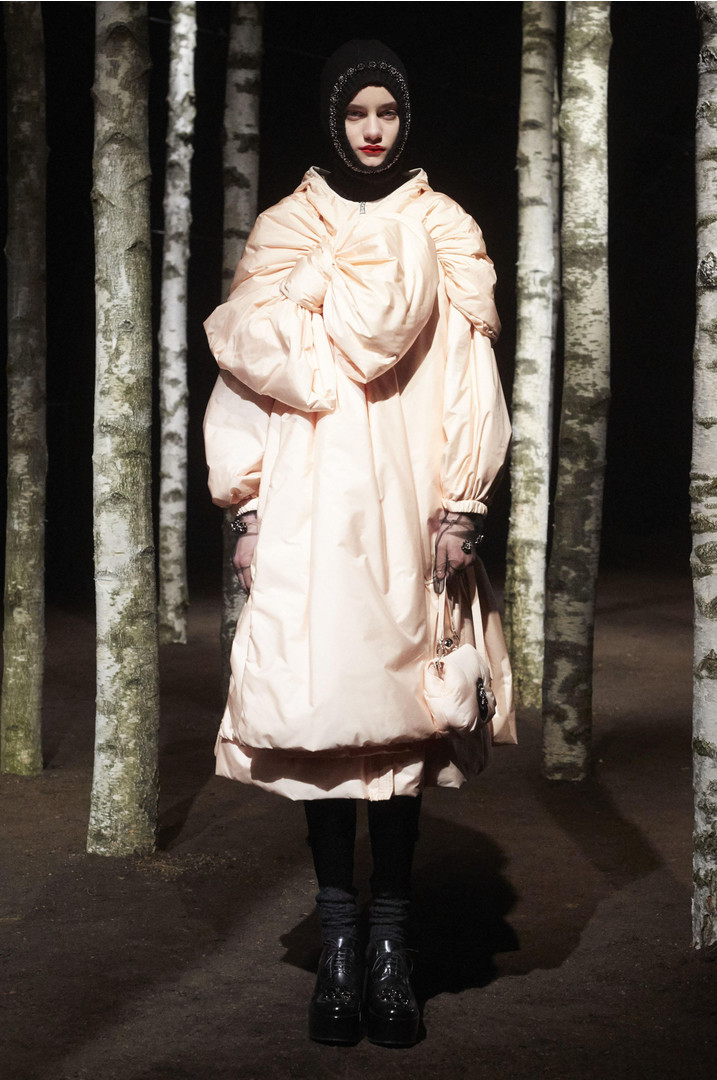 Ноу-хау в мире моды: платья из пуховиков Ноу-хау в мире моды: платья из пуховиков дизайнеры,мода,мода и красота,модные тенденции