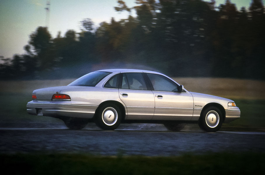 Коп в отставке: 30 лет славному Ford Crown Victoria Читальный зал