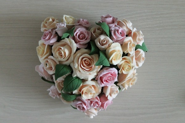 Лепка цветов из полимерной глины: делаем сердце из роз  глина,декор,розы