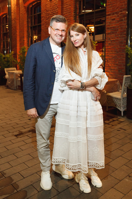 Лиза Арзамасова, Ани Лорак, Олеся Судзиловская и другие на премии Family Awards Светская жизнь