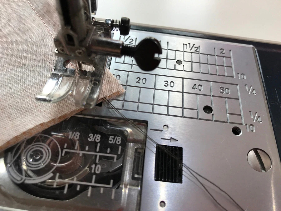 Осторожно, острые углы: как с помощью обычной нитки вывернуть уголок мастер-класс,шитье