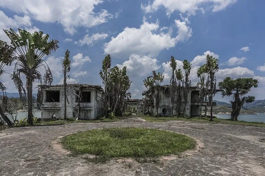 Особняк Пабло Эскобара превратился в площадку для пейнтбола Особняк Пабло Эскобара превратился в площадку для пейнтбола заграница,история,культура,путешествие