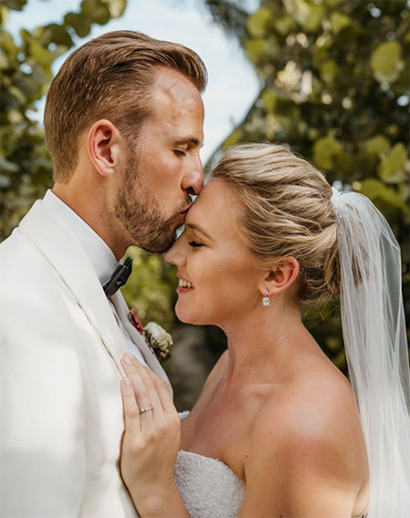 С первого удара: форвард сборной Англии Гарри Кейн оригинально рассекретил пол будущего ребенка Дети,Беременные звезды