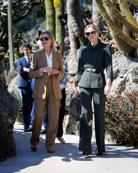 Княгиня Монако Шарлен, князь Альбер II и принцесса Каролина посетили Экзотический сад в Монако Шарлен, князь, Альбер, IIКнягиня, принцесса, княгиня, Каролина, IIПринцесса, Монако, Экзотический, ШарленКнягиня, детей, время, несколько, солнцезащитные, КаролинаКнягиня, отношениях, принц, слухи, между