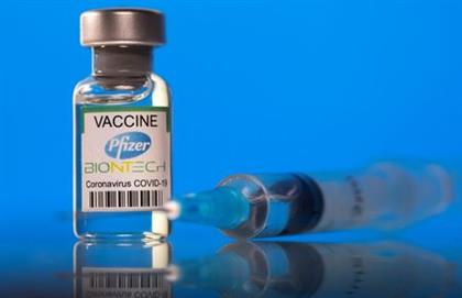 A vial labelled with the Pfizer-BioNTech coronavirus disease (COVID-19) vaccine is seen in this illustration picture taken March 19, 2021. REUTERS/Dado Ruvic/Illustration 