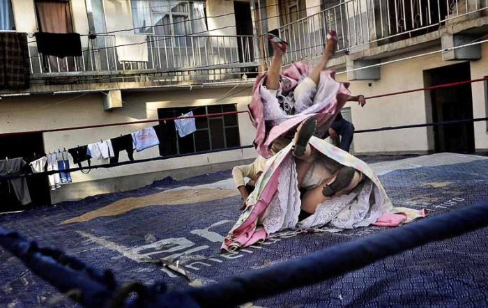 «Летающие чолиты»: зрелищная борьба женщин в юбках