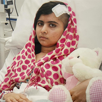 Лауреатка Нобелевской премии и правозащитница Малала Юсуфзай вышла замуж Малала, Ассером, жизни, Юсуфзай, Пакистана, которая, стала, детей, права, Маликом, женщин, одеждеМалала, позирует, традиционной, также, написала, родителямиСвадьба, личной, прошла, согласно