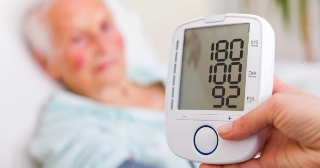 Высокое верхнее давление – симптомы у мужчин и женщин, лечение