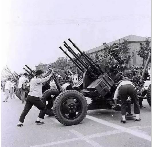 Служба и боевое применение китайских зенитных пулемётных установок в годы холодной войны Служба и боевое применение китайских зенитных пулемётных установок в годы холодной войны россия