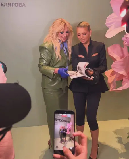 Полина Аскери, Нино Нинидзе, Люся Чеботина и Мария Миногарова поддержали Викторию Шелягову на презентации журнала Виктория, Шелягова, гостей, видео, также, Миногарова, другие, присутствовали, Андрей, Москве, котором, Газманов, женой, Мариной, Екатерина, Земская, прошлом, собирала, Масленицу, Малахов