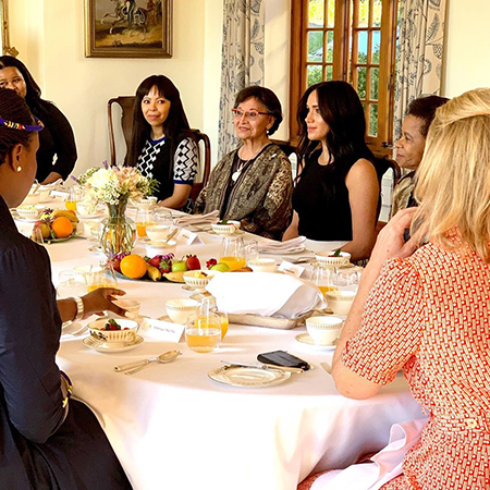 Меган Маркл обсудила равенство полов на приватном завтраке в Кейптауне Монархии