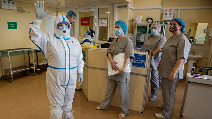 КОВИД ВМЕСТО ПЕНСИИ: МИНЗДРАВ МОБИЛИЗУЕТ ПОЖИЛЫХ ВРАЧЕЙ