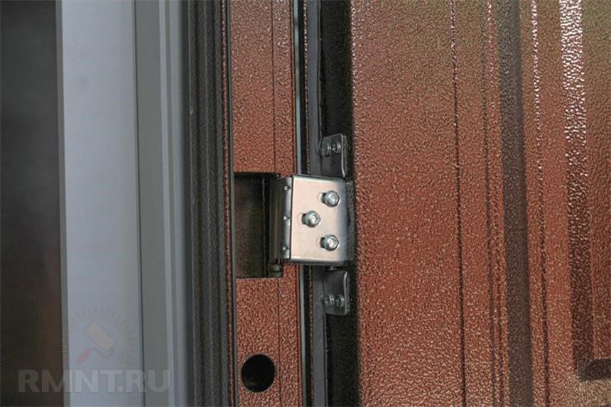 Как устранить перекос металлической двери