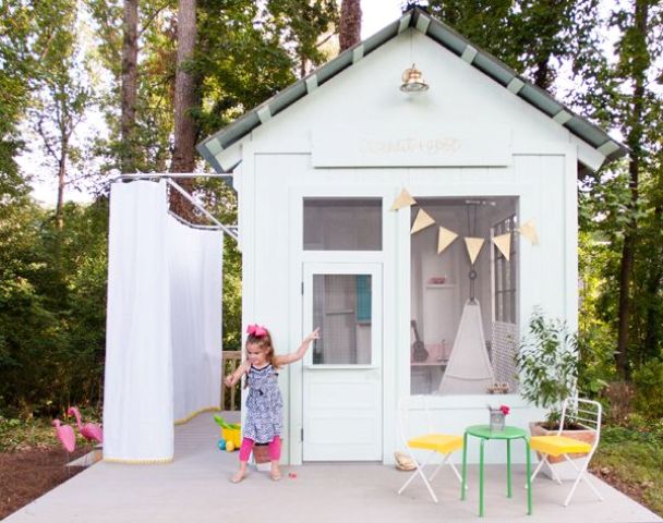 awesome-outdoor-kids-playhouses-to-build-this-summer-33