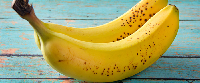 Бананы стоит хранить при комнатной температуре, так они равномерно созреют и сохранят свои полезные свойства. 