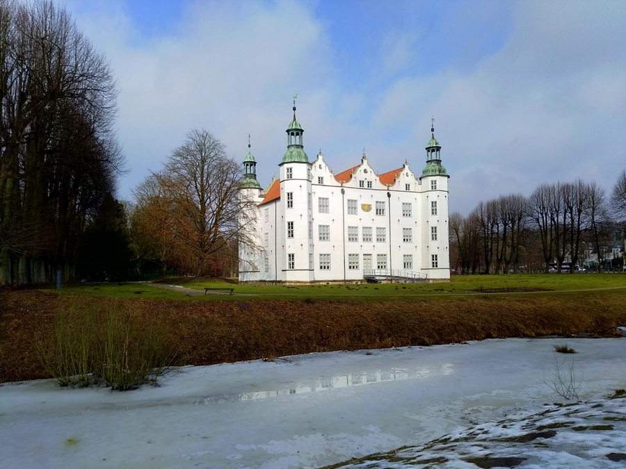 Замок Аренсбург - владения датского рабовладельца Замок Аренсбург - владения датского рабовладельца города,Дания,замок,страны