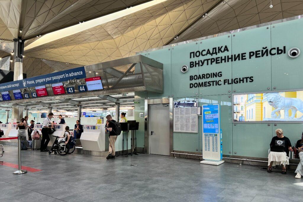 В Пулково сняли ограничения на полеты спустя почти 20 часов