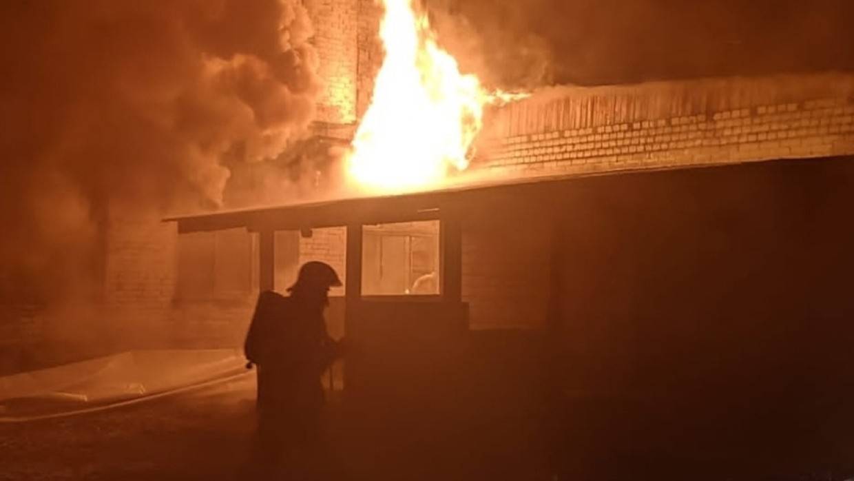 Сотрудники МЧС вынесли из пожара на Камчатке ценности на миллион рублей