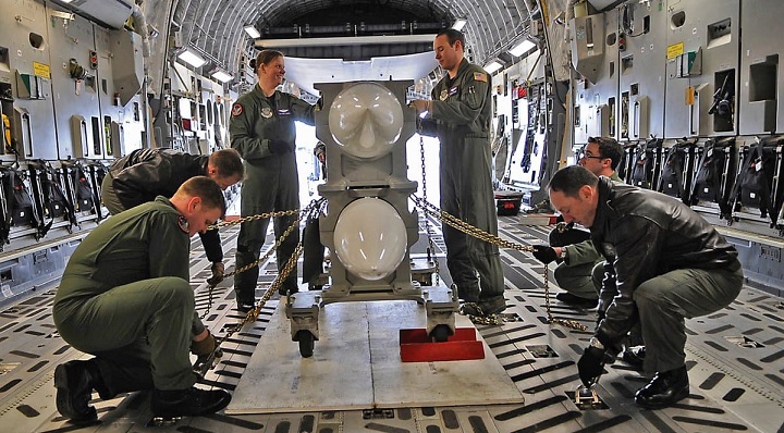 ХОРОШО ЗАБЫТОЕ СТАРОЕ: США ВЕРНУЛИСЬ К АТОМНЫМ БОМБАМ. И ЭТО ПО-НАСТОЯЩЕМУ ОПАСНО оружие