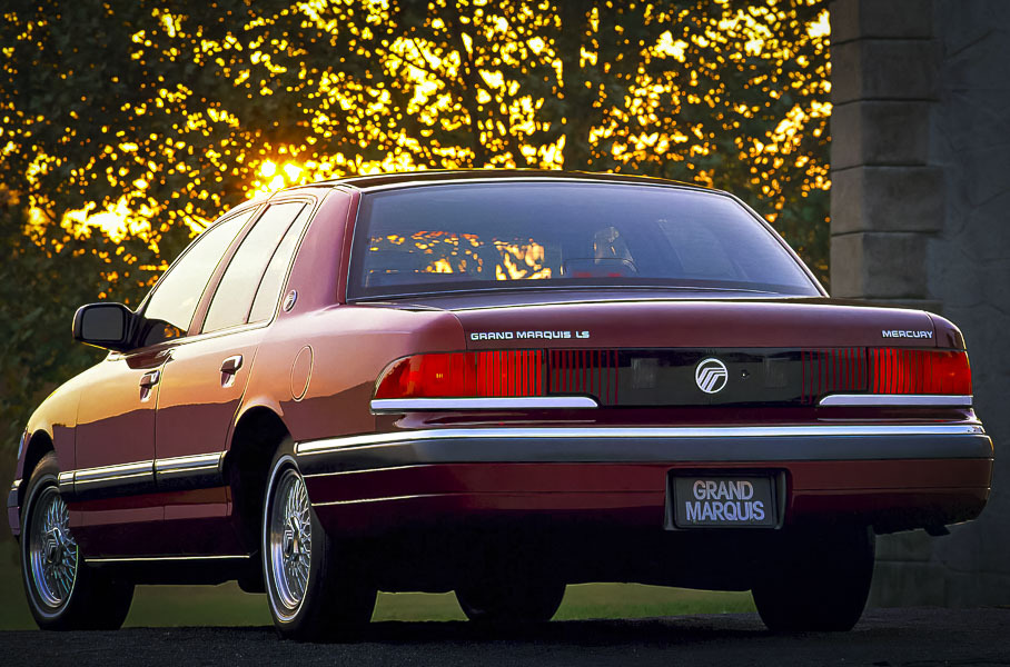 Коп в отставке: 30 лет славному Ford Crown Victoria Читальный зал