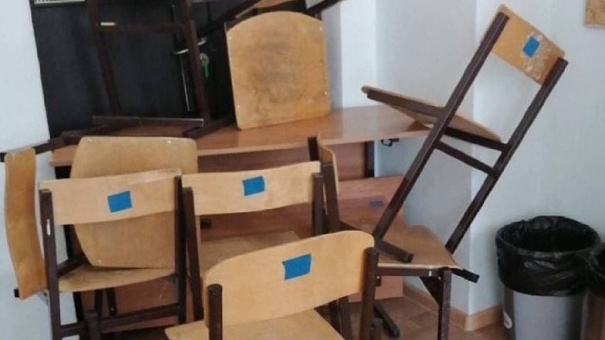 Фото забаррикадированного из-за стрельбы класса московской школы появилось в Сети