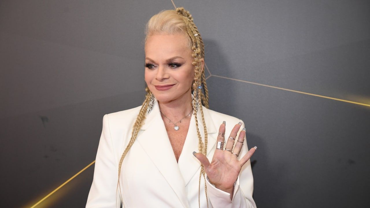 Лариса Долина вступила в перепалку с хейтерами из-за критики внешности