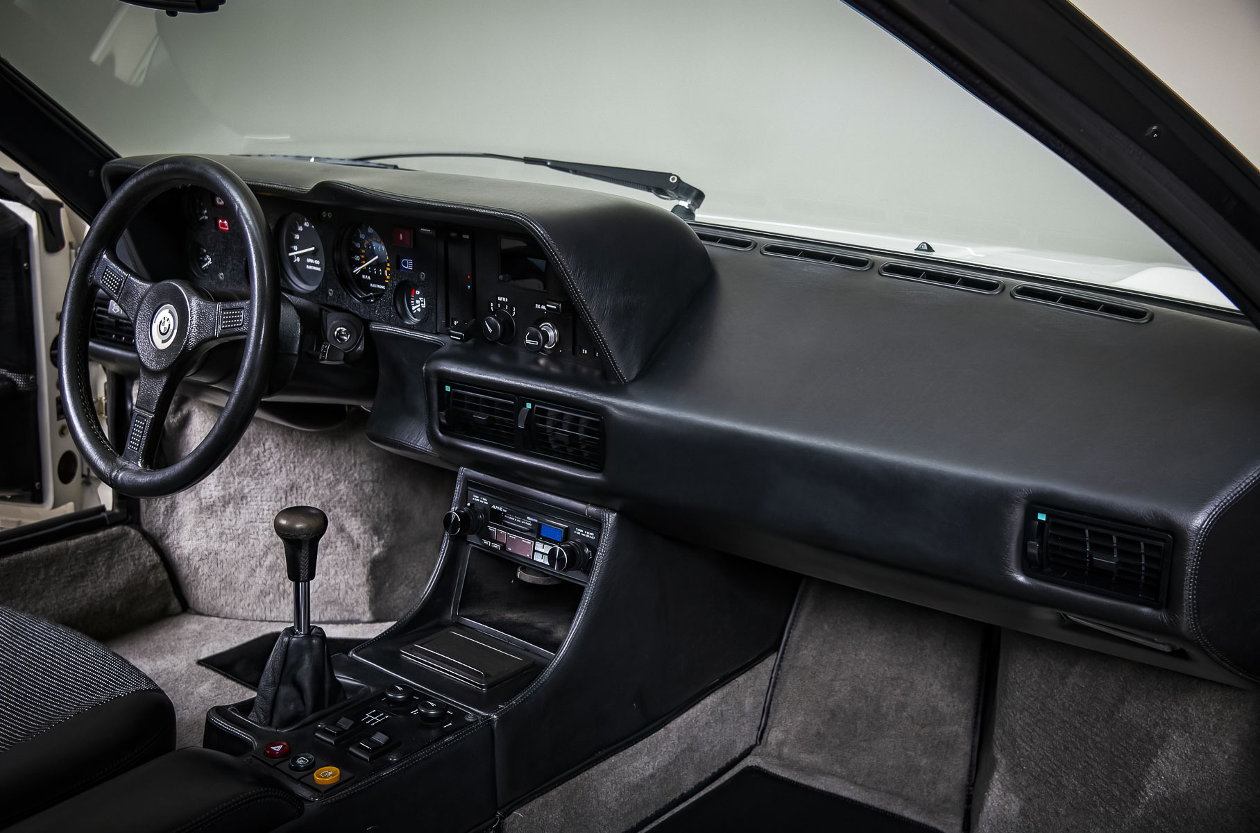 Забытый на 20 лет в гараже редчайший BMW M1 пустят с молотка Забытый на 20 лет в гараже редчайший BMW M1 пустят с молотка Новости