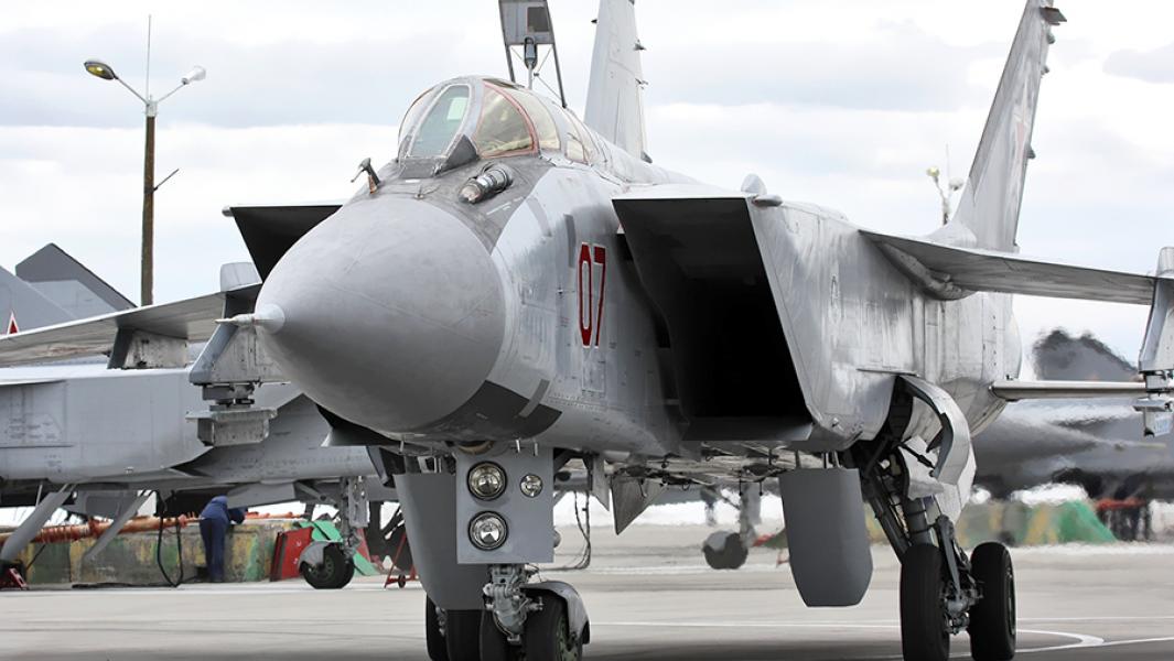 Взгляд сверху: истребитель МиГ-31БМ превратят в штаб атаки Взгляд сверху: истребитель МиГ-31БМ превратят в штаб атаки Авиация