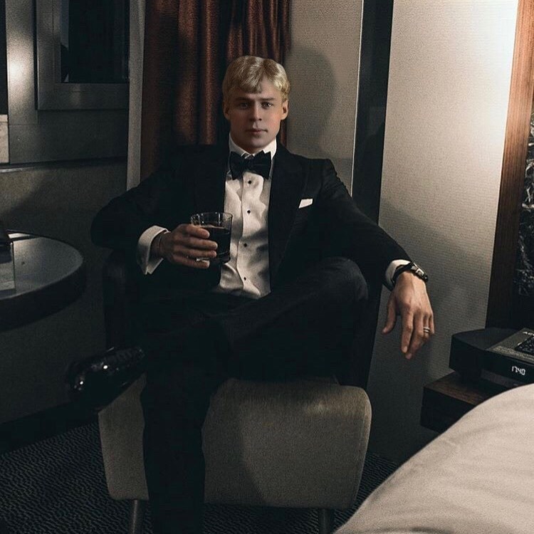 Русский поэт Серебряного века Сергей Есенин стал звездой Инстаграма Русский поэт Серебряного века Сергей Есенин стал звездой Инстаграма