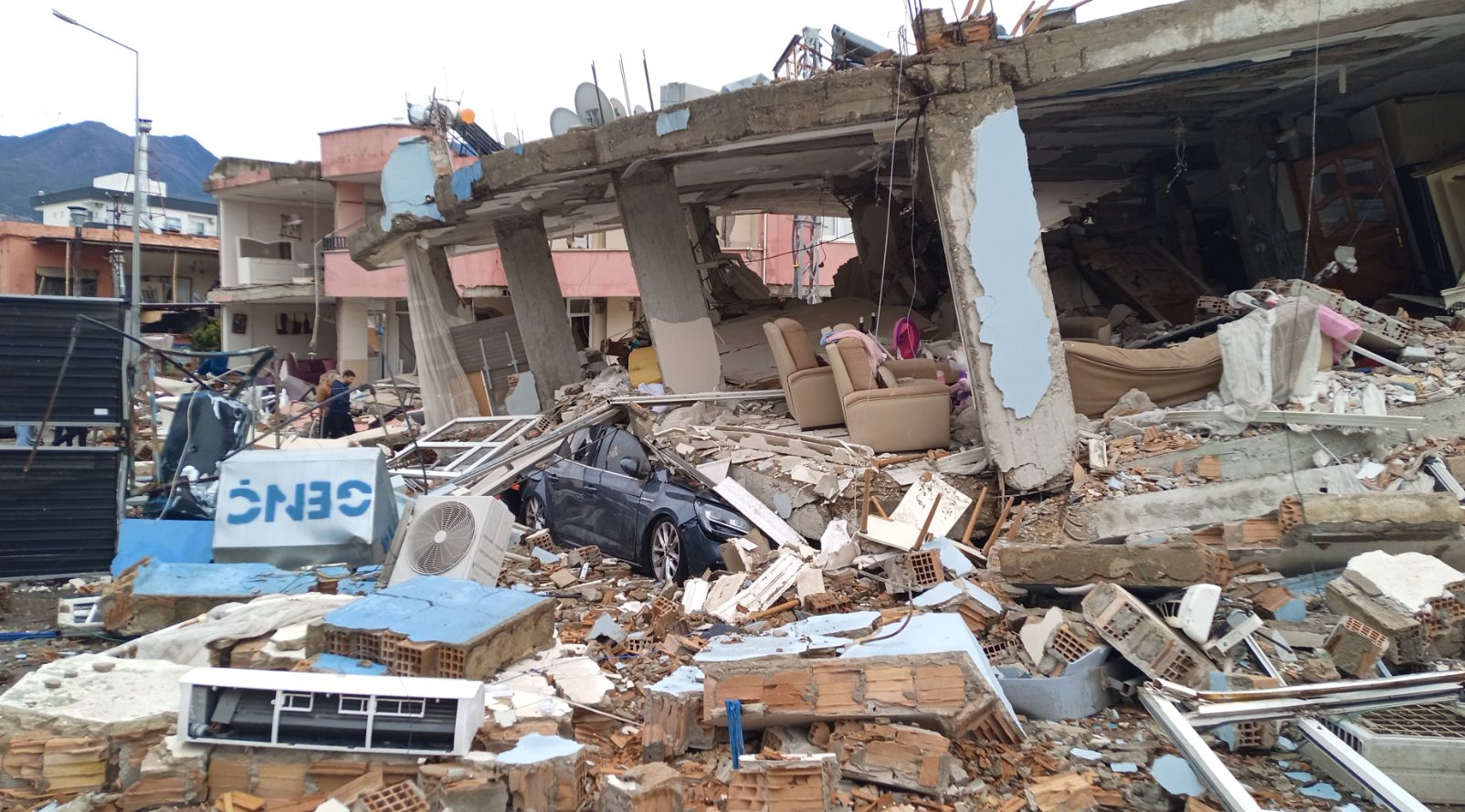 Что происходит с российскими футбольными клубами в Турции после страшного землетрясения